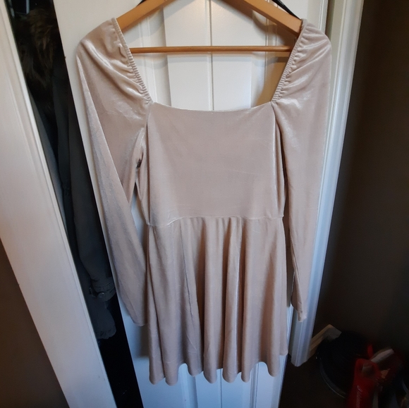 Nude velvet dress - Picture 3 of 3